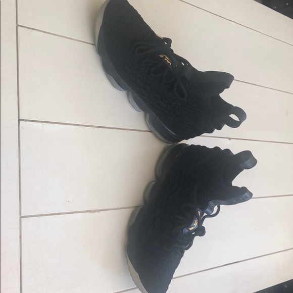 Lebron 15 metalic gold Black/Gold Size US Mens 9 - Picture 3 of 4